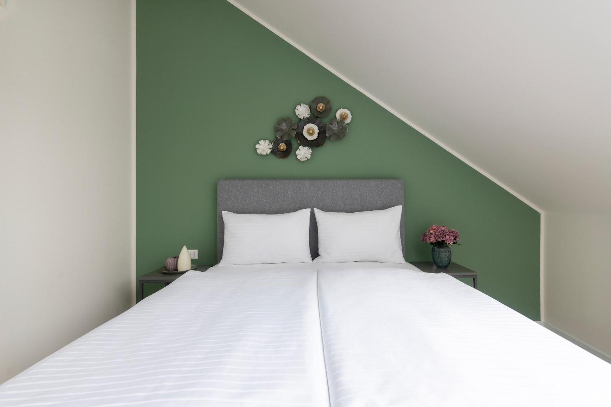 Kinsky Garden Apartments And Suites By Dwellfort Prague Luaran gambar