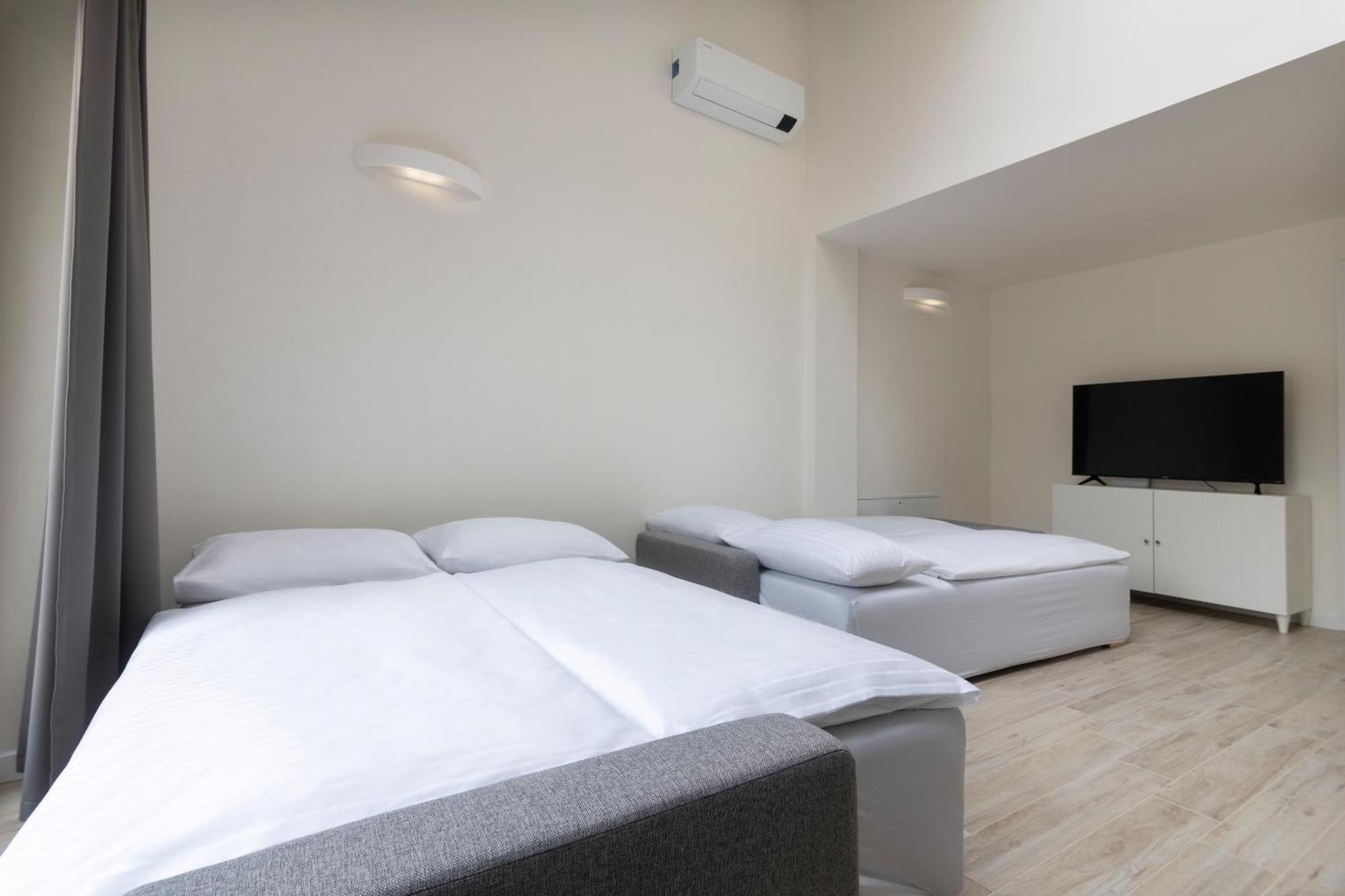 Kinsky Garden Apartments And Suites By Dwellfort Prague Bilik gambar