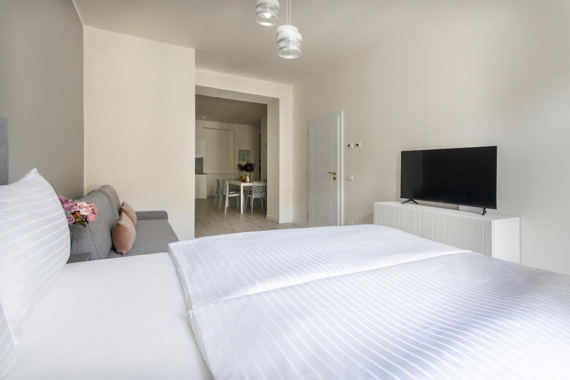Kinsky Garden Apartments And Suites By Dwellfort Prague Bilik gambar