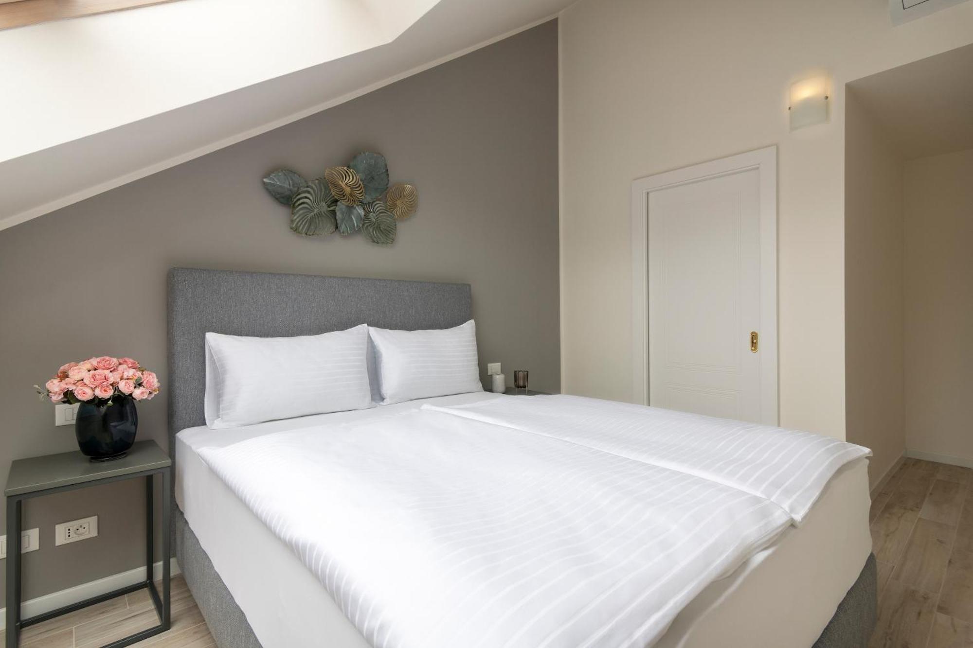 Kinsky Garden Apartments And Suites By Dwellfort Prague Bilik gambar