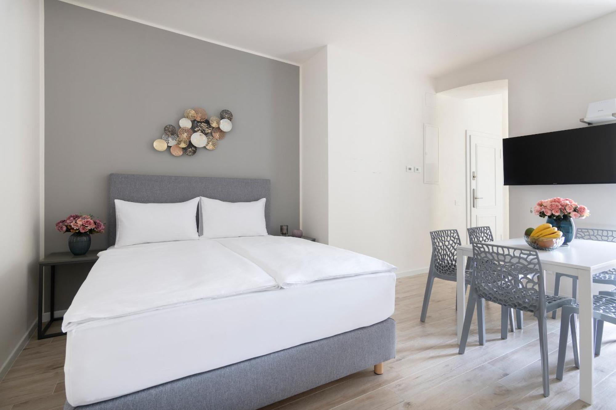 Kinsky Garden Apartments And Suites By Dwellfort Prague Bilik gambar