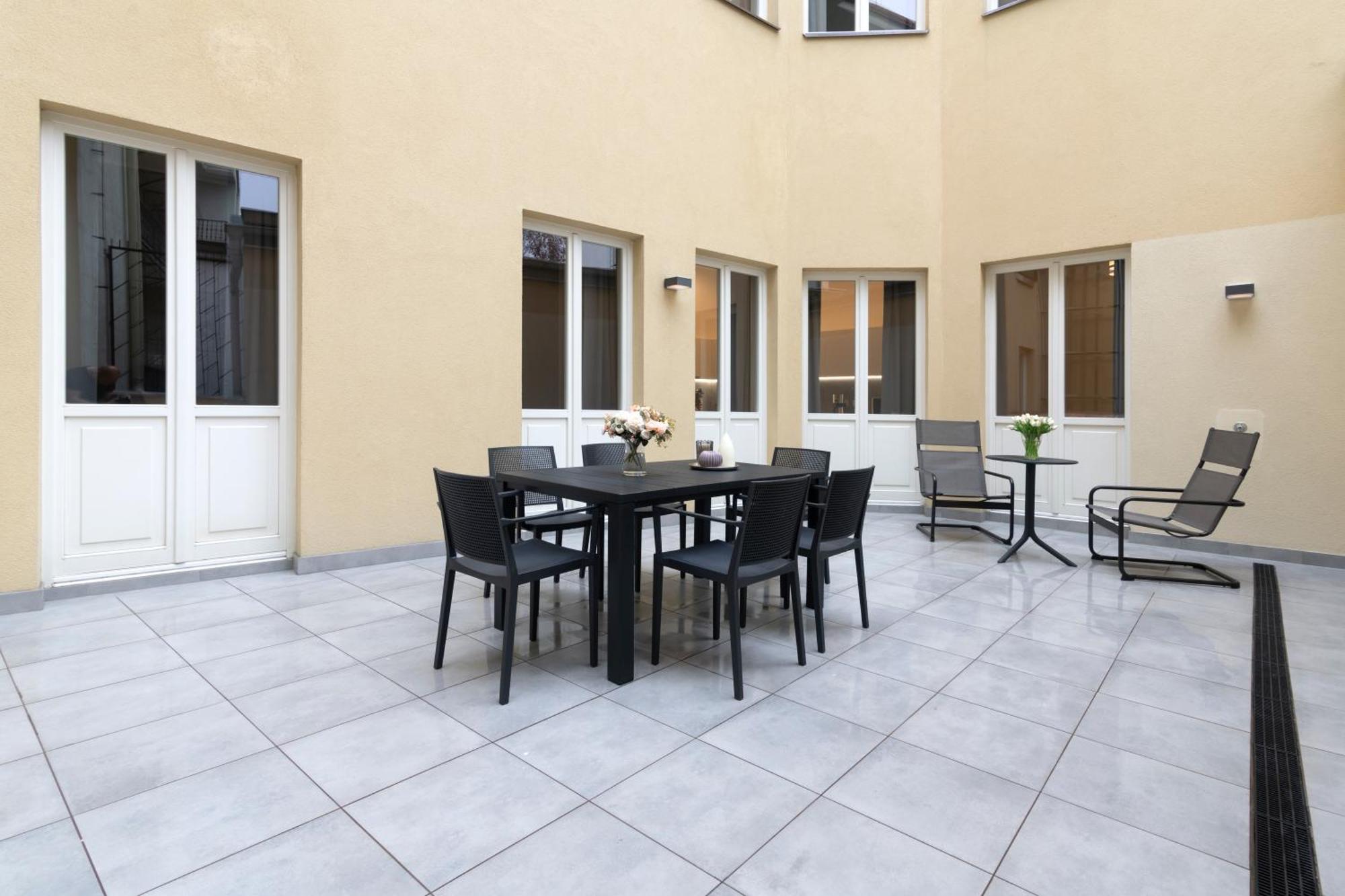 Kinsky Garden Apartments And Suites By Dwellfort Prague Luaran gambar